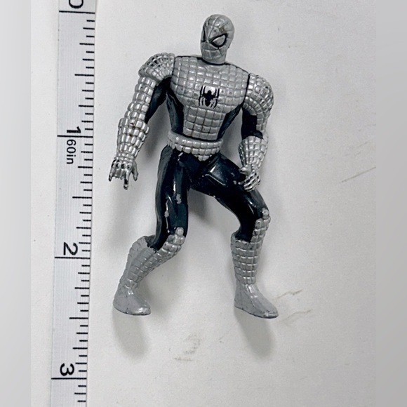 Spider-Man Black & Silver Die-Cast Metal Figure, 2 1/2 Inches Tall, 1997 Toy Biz - Picture 2 of 4